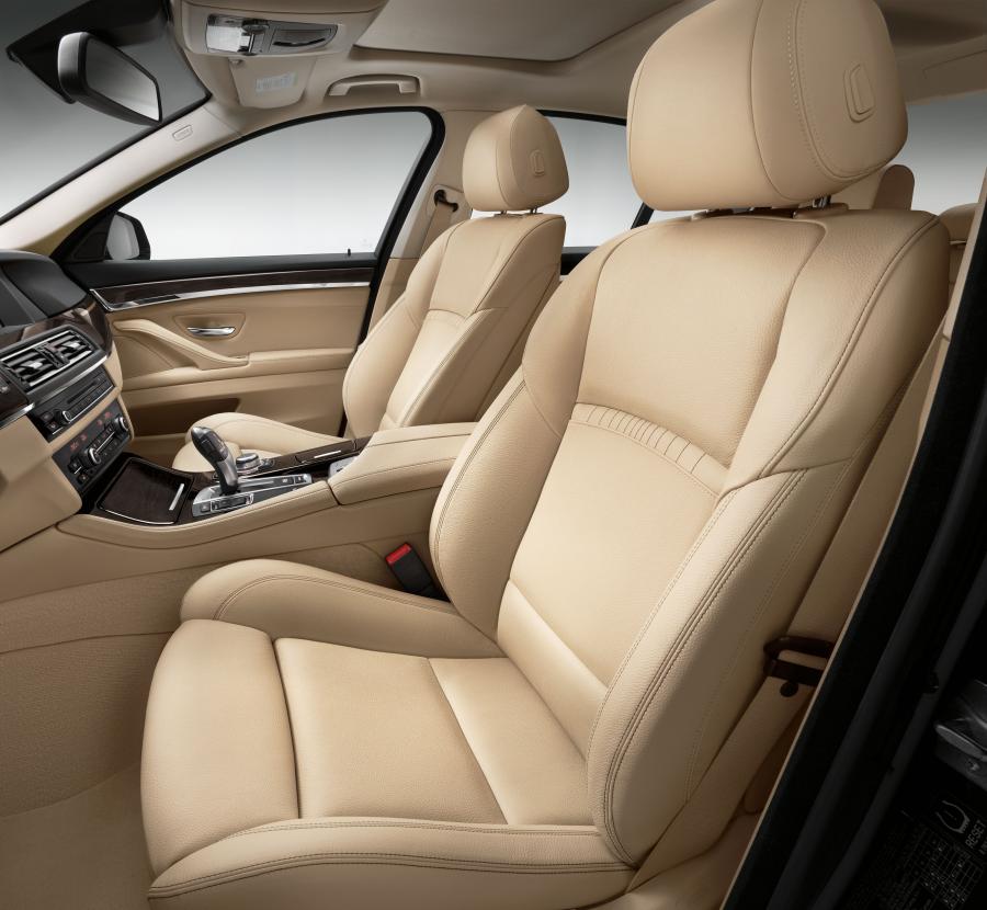 Интерьер BMW 535i Sedan Luxury Line (F10) 2013 года  (фото 35 из 40)